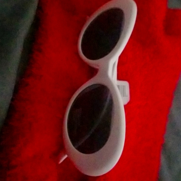NEW 90s STYLE White SUNGLASSES - Picture 3 of 4